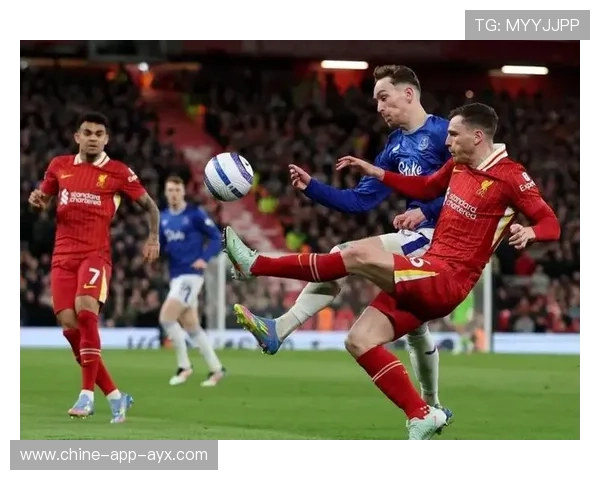 利物浦持续压制推动进攻,罗伯逊上下奔走